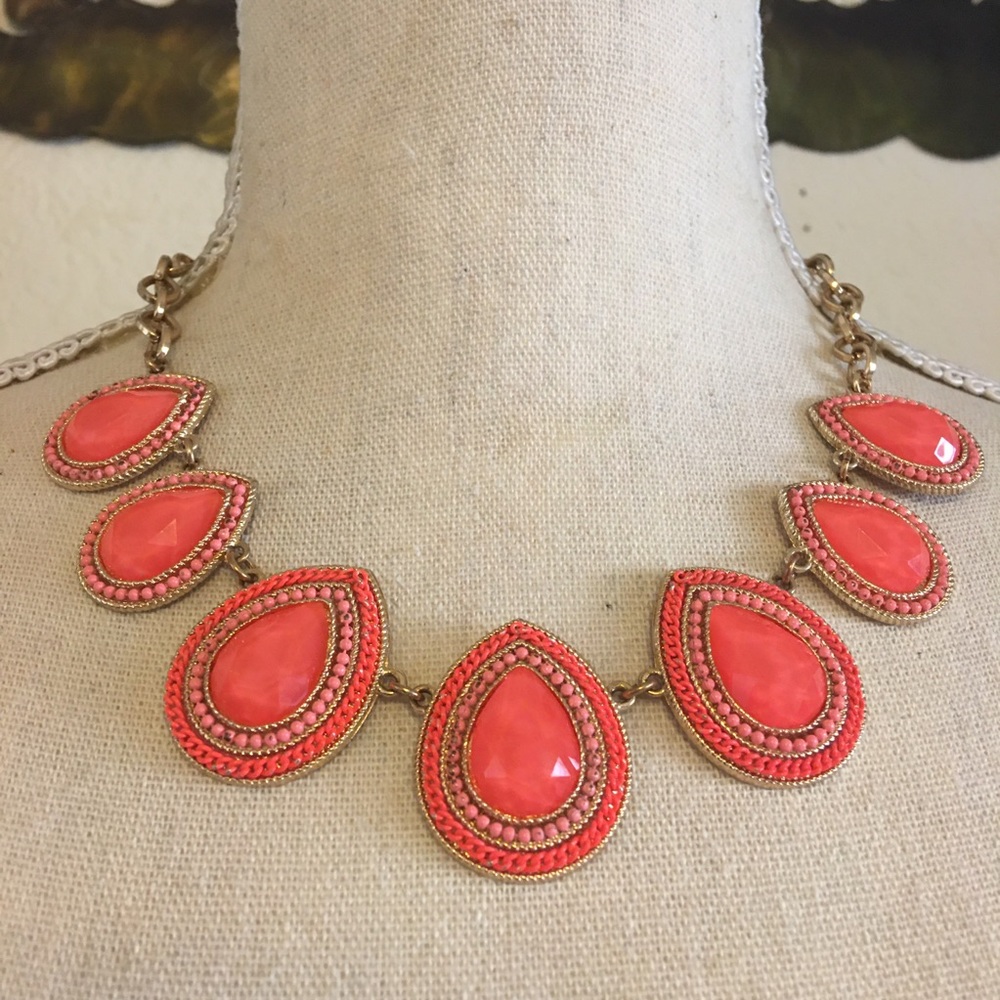 Coral tone faceted tear drop statement necklace
